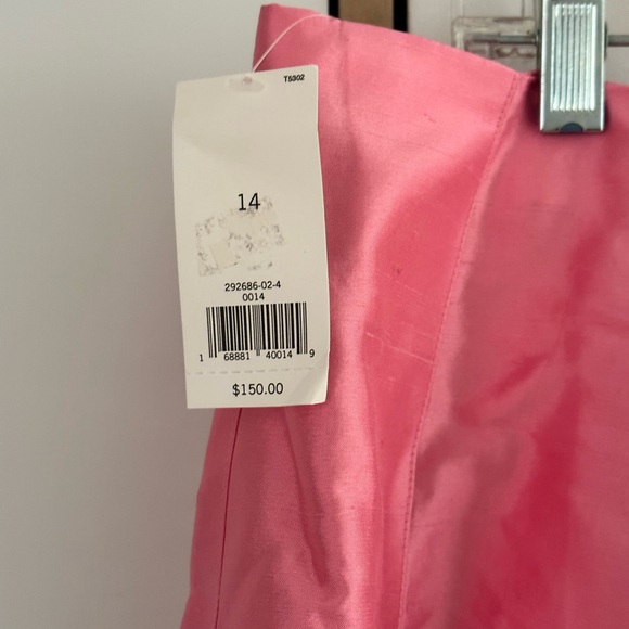 Pretty in pink silk skirt - Picture 2 of 6